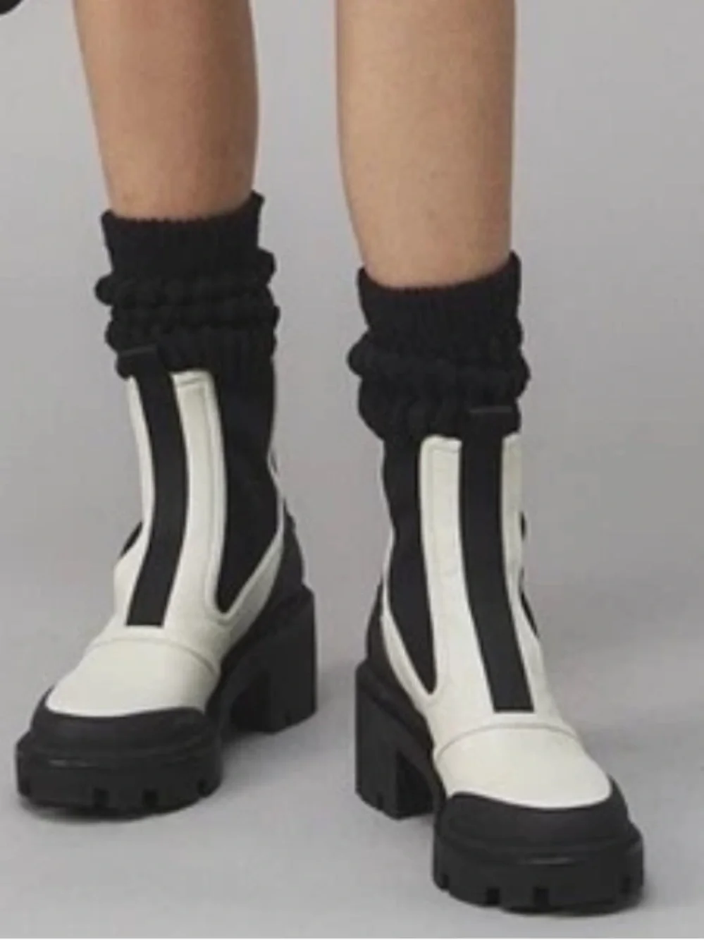 Tory Burch Leather Chelsea Lug Sole Ankle Boots Ivory Black Size 8.5 Retail $428